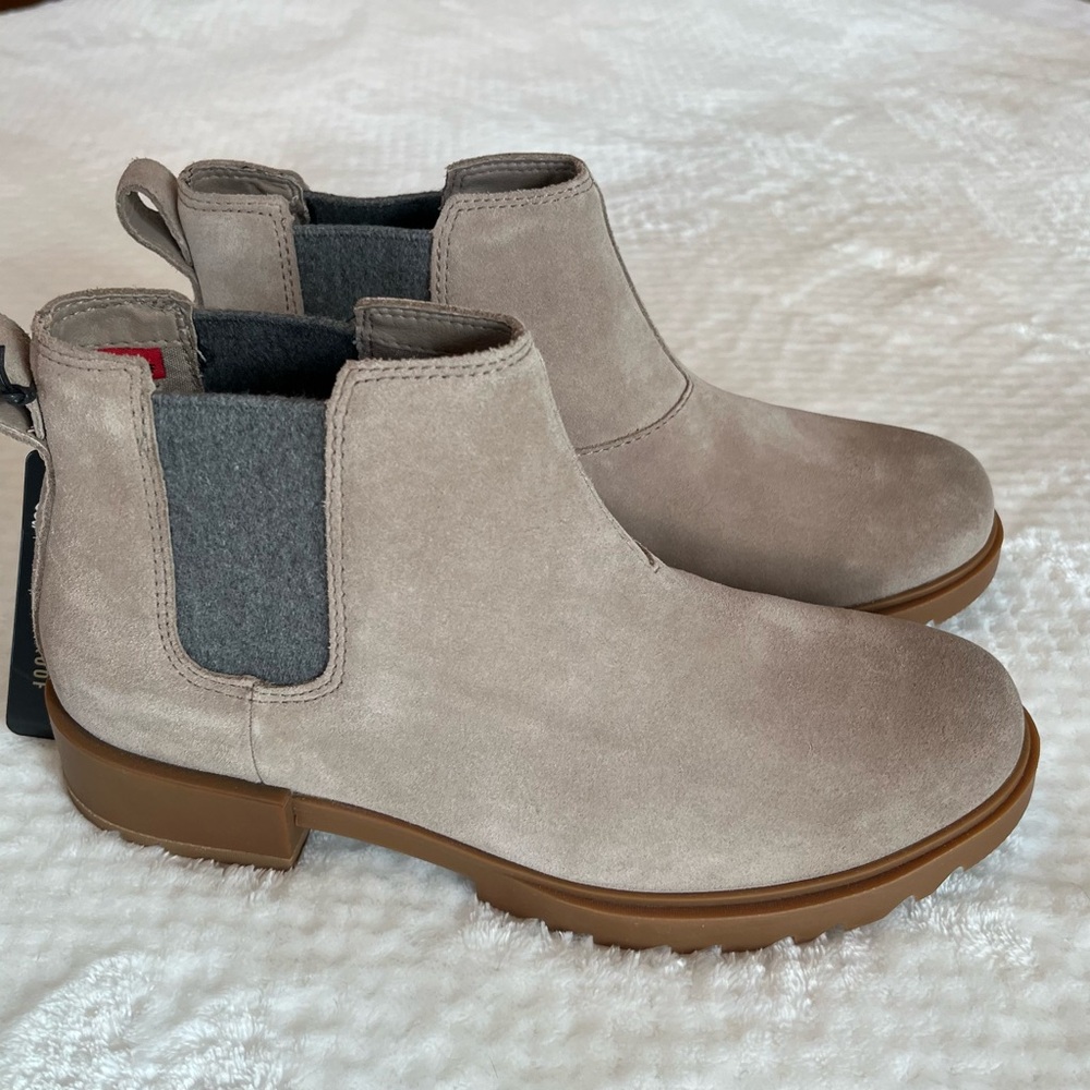 Waterproof Sorel Tan Suede Chelsea ankle booties